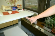 Höhenverstellbarer Schreibtisch (3)
